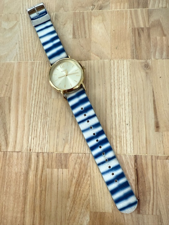 Timex gold tone blue and white nylon strap watch NEW BATTERY main image 7